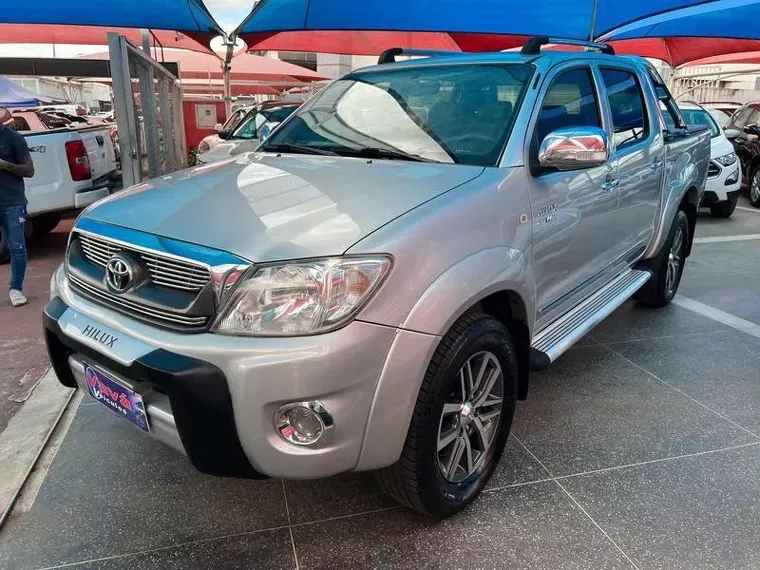 Toyota Hilux Prata 12