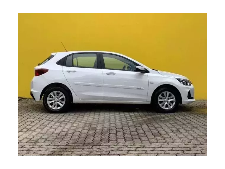 Chevrolet Onix Branco 2