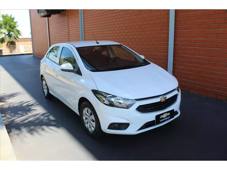 Chevrolet Onix Branco 1