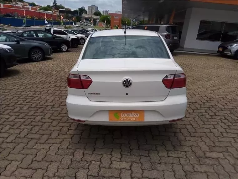 Volkswagen Voyage Branco 3