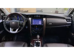 Toyota Hilux SW4