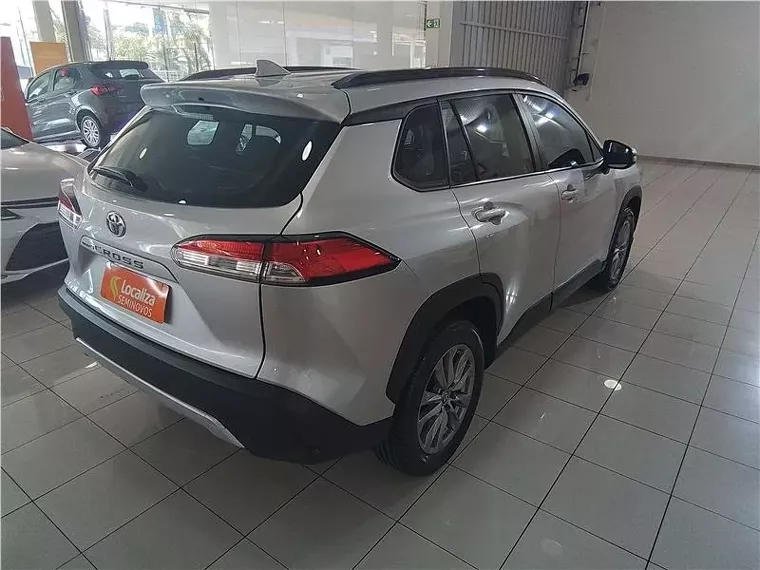 Toyota Corolla Cross Prata 9