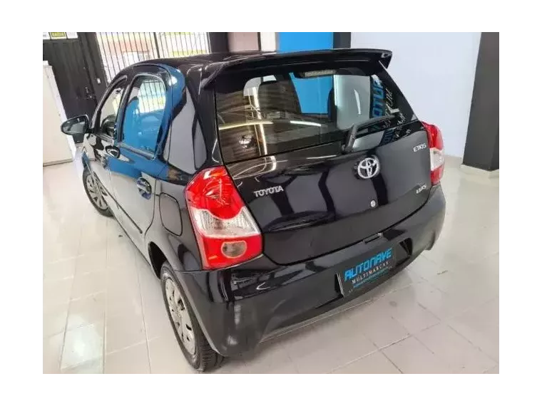 Toyota Etios Preto 3