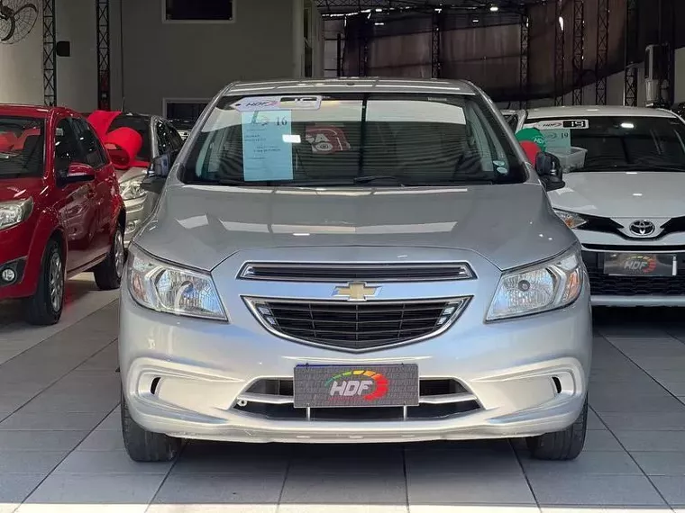 Chevrolet Onix Prata 1