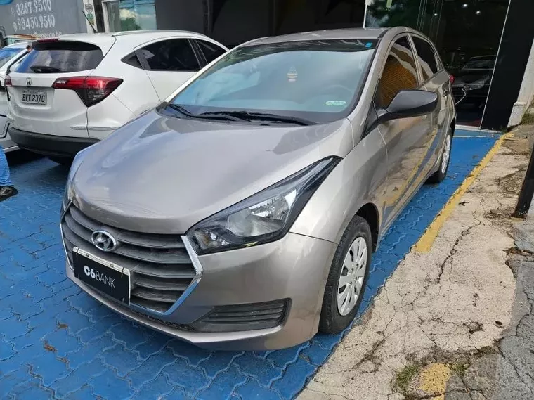 Hyundai HB20 Prata 3