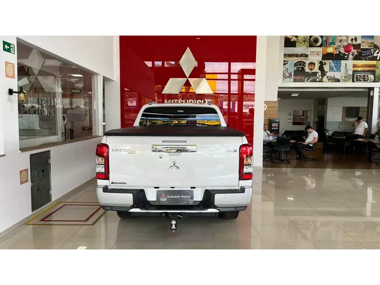 Mitsubishi L200 Triton Branco 6