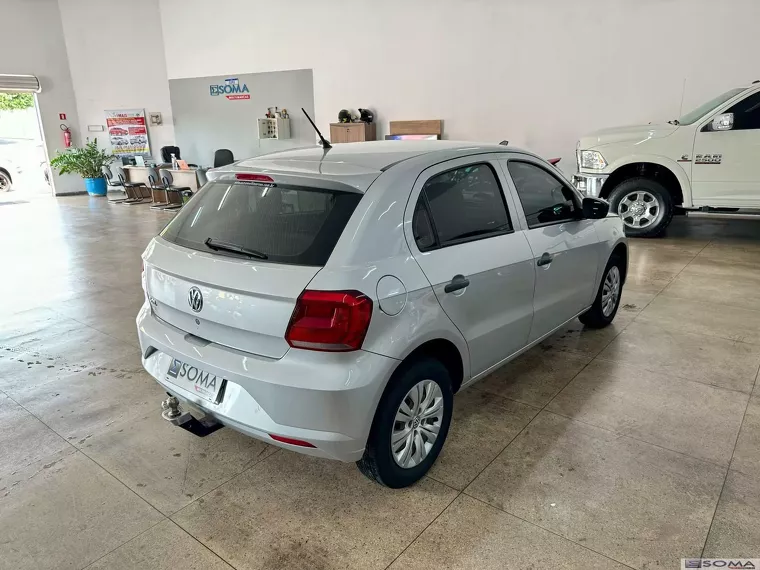 Volkswagen Gol Prata 5