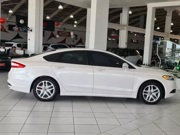 Ford Fusion Branco 10