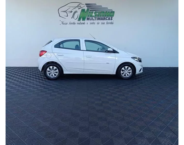 Chevrolet Onix Branco 15