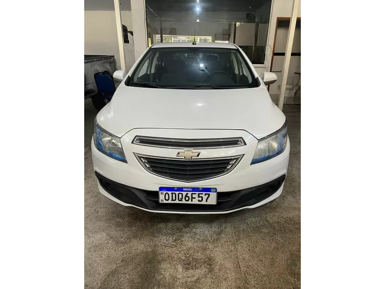 Chevrolet Onix Branco 5