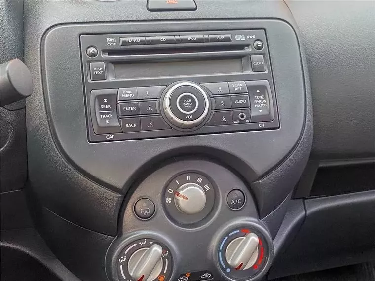 Nissan Versa Branco 14