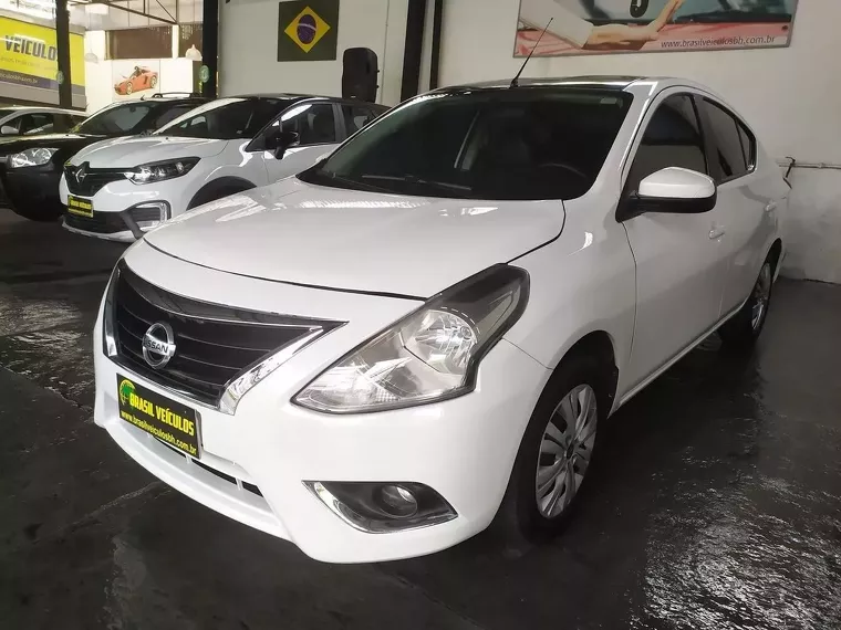 Nissan Versa Branco 5