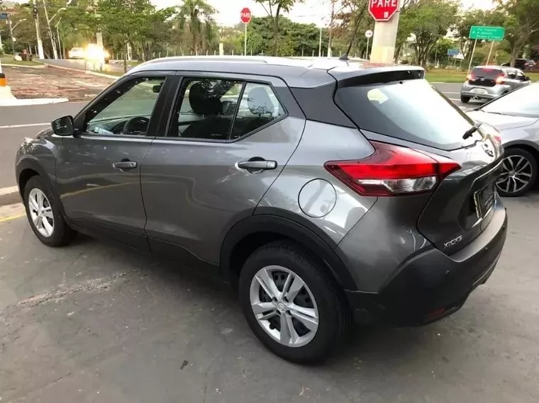 Nissan Kicks Cinza 7