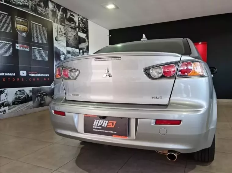 Mitsubishi Lancer Prata 13