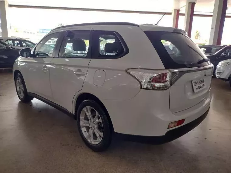 Mitsubishi Outlander Branco 29