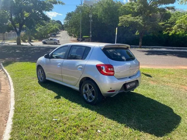 Renault Sandero Prata 5