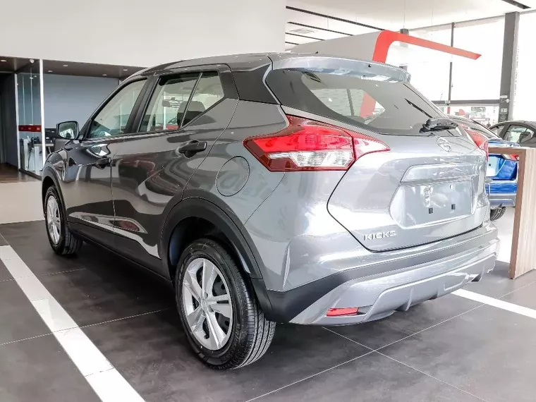 Nissan Kicks Cinza 10