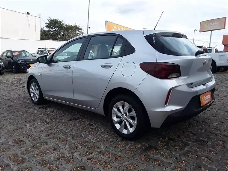 Chevrolet Onix Prata 2