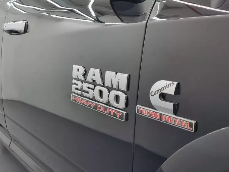 RAM 2500 Preto 8