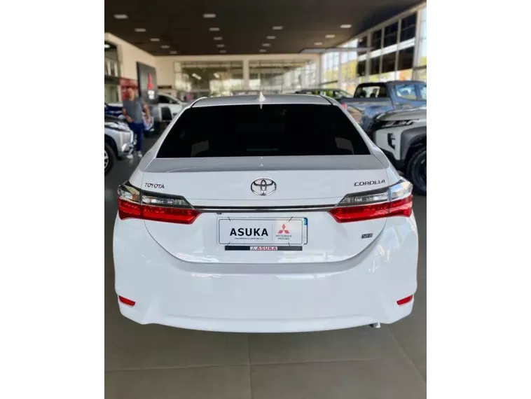 Toyota Corolla Branco 4