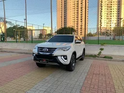 Toyota Hilux SW4