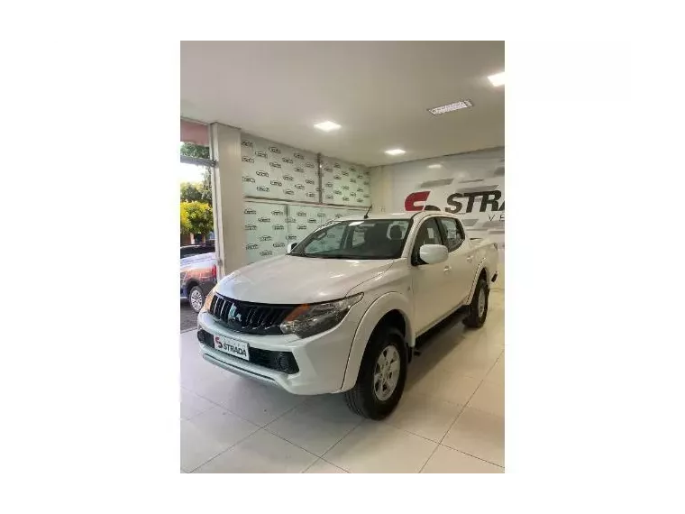 Mitsubishi L200 Triton Branco 8