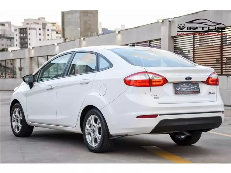 Ford Fiesta Branco 4