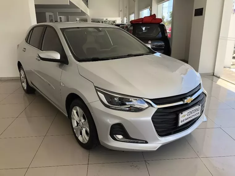 Chevrolet Onix Prata 12