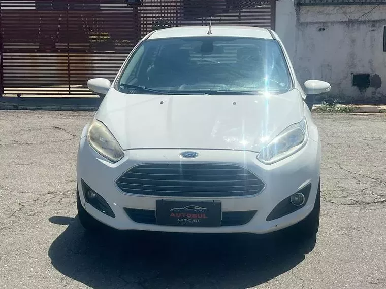 Ford Fiesta Branco 10