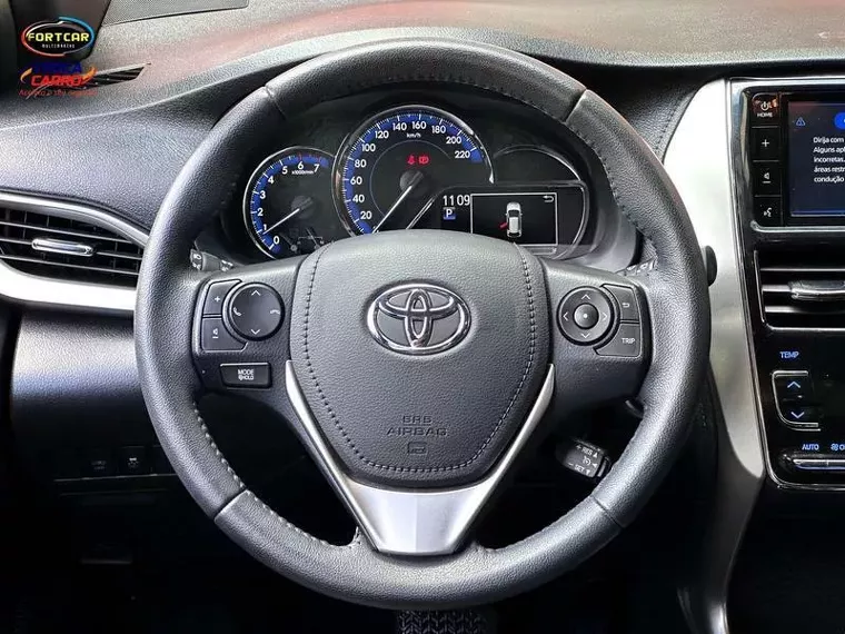 Toyota Yaris Branco 7