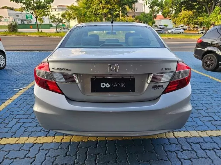 Honda Civic Prata 9