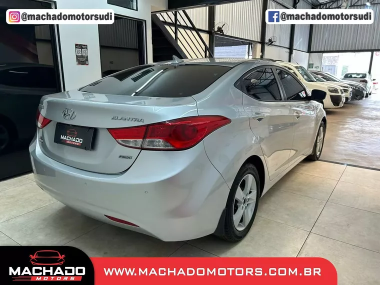 Hyundai Elantra Prata 5