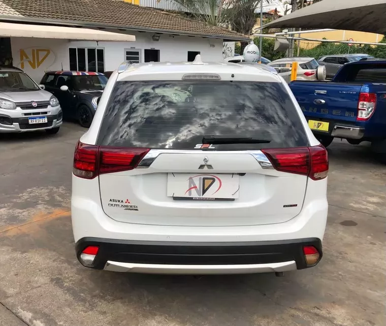 Mitsubishi Outlander Branco 15