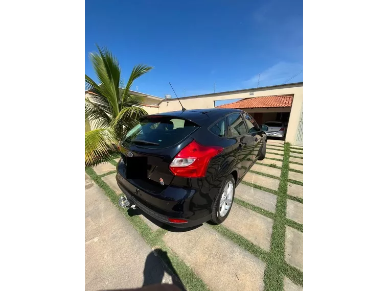 Ford Focus Preto 11