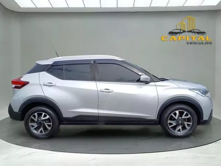 Nissan Kicks Prata 4