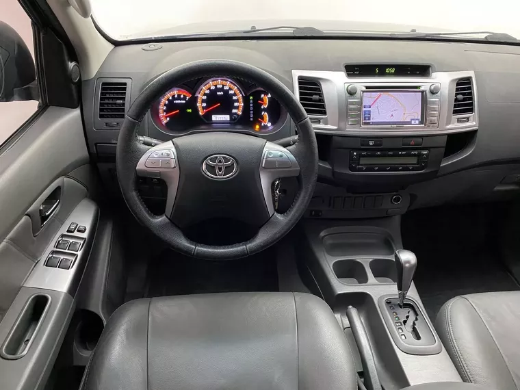 Toyota Hilux Preto 10