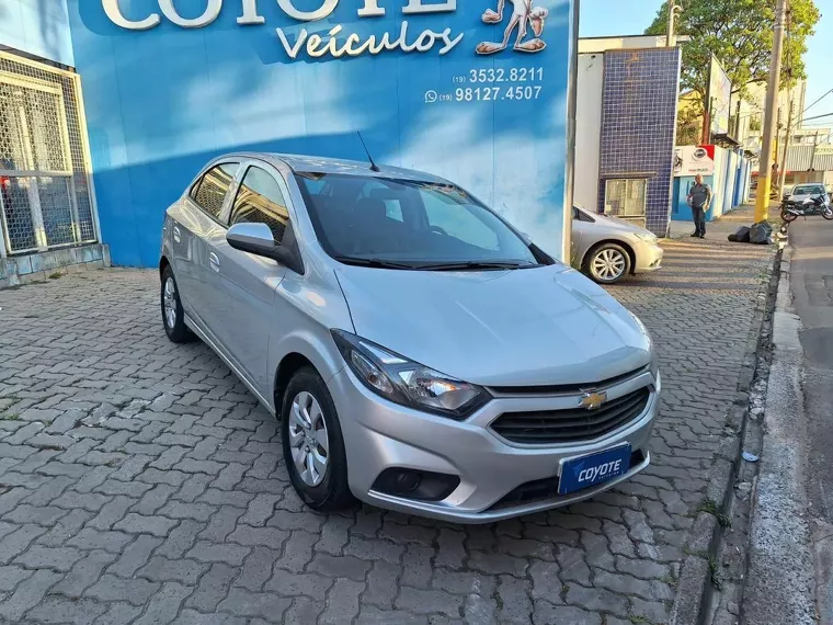 Chevrolet Onix Prata 2