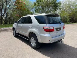 Toyota Hilux SW4