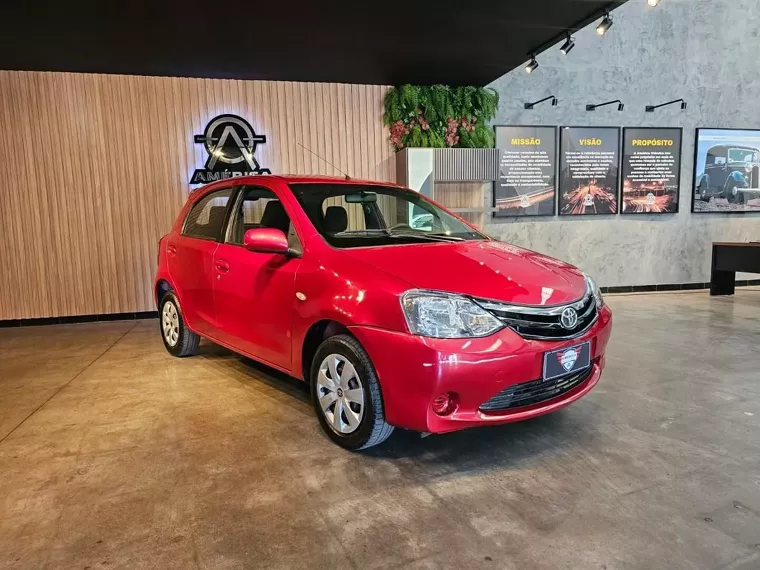 Toyota Etios Vermelho 2