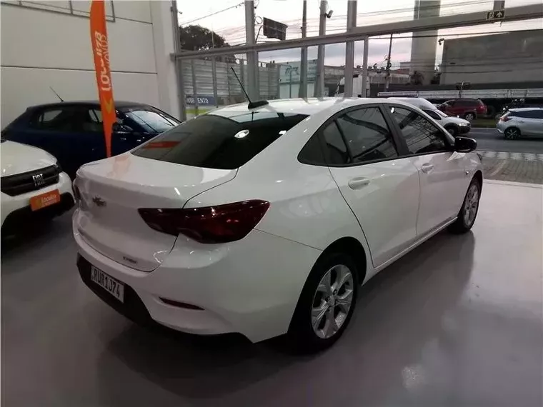 Chevrolet Onix Branco 9