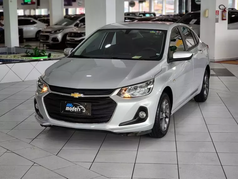 Chevrolet Onix Prata 11