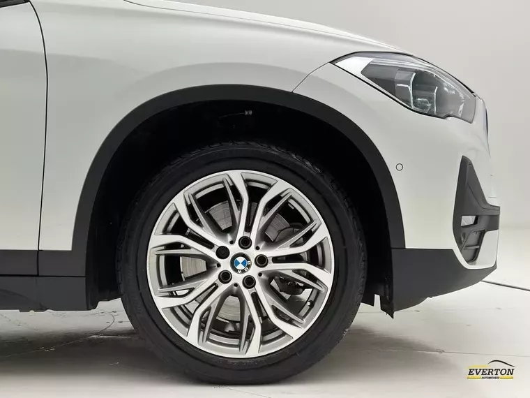 BMW X1 Branco 13