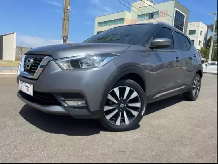 Nissan Kicks Cinza 1