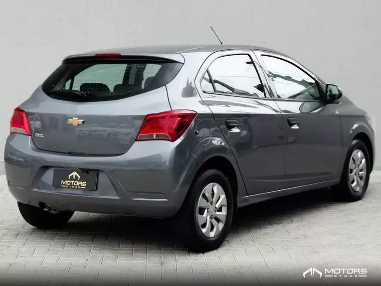 Chevrolet Onix Cinza 3