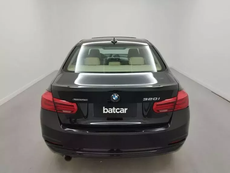 BMW 320i Preto 14