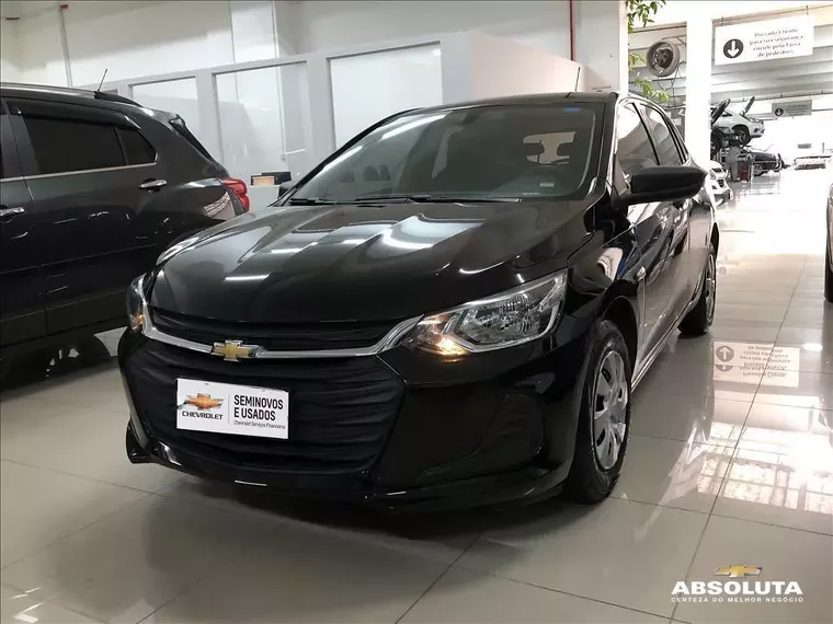 Chevrolet Onix Preto 6