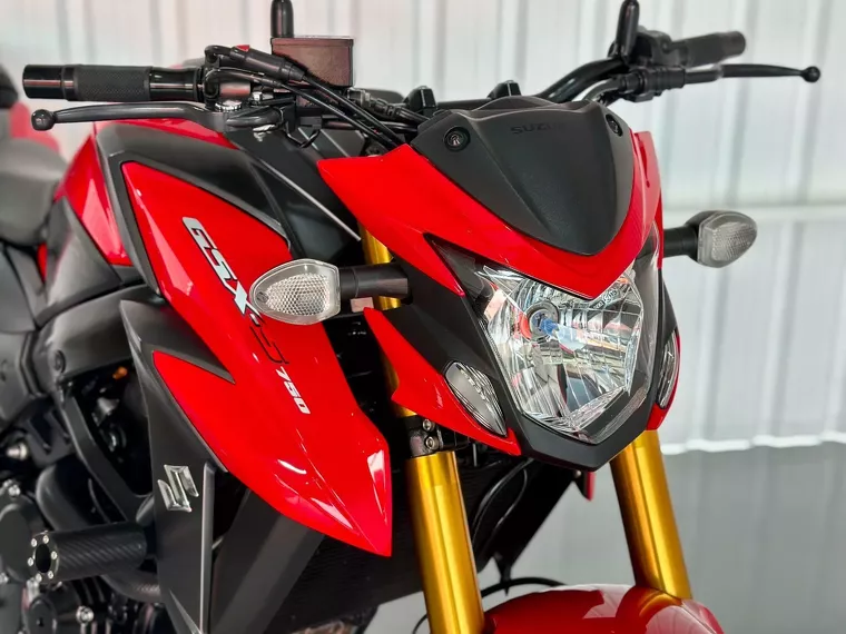 Suzuki GSX-S Vermelho 5