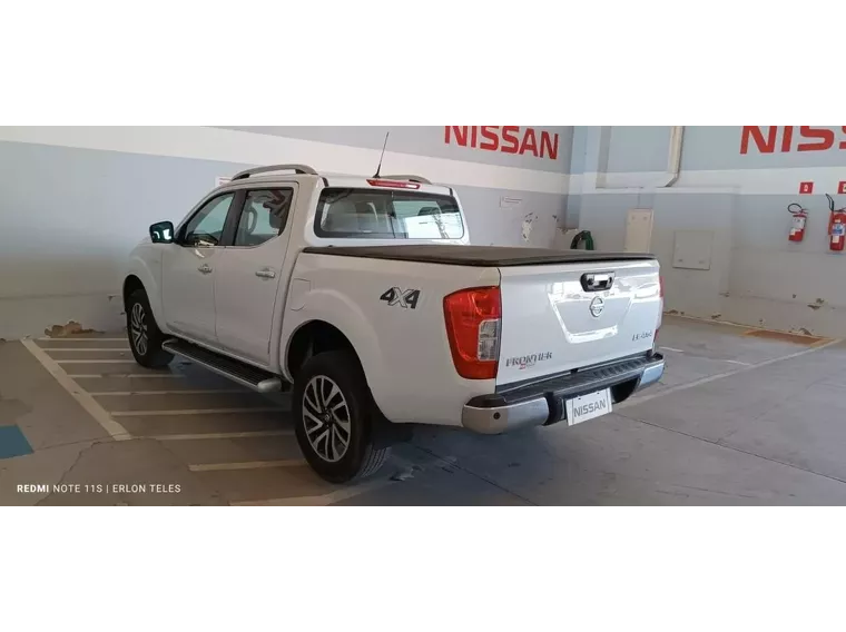 Nissan Frontier Branco 2