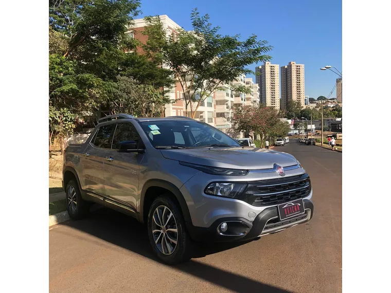 Fiat Toro Cinza 1