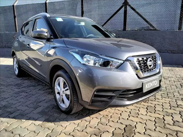 Nissan Kicks Cinza 2